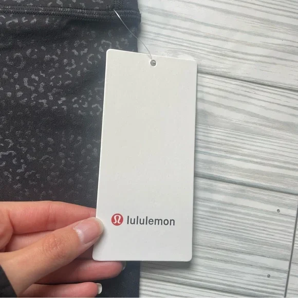 NWT Lululemon Align High-Rise Short 6" Leopard Daisy Emboss Black SIZE 6 - Picture 5 of 13